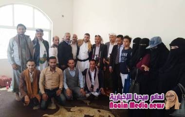 جمع من ناشطي وناشطات تعز في زيارة لقائد مقاومة الحيمة الشيخ الحربي بالذكرى الثانية لإندلاعها