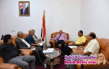 المحافظ شمسان يلتقي مبادرة شباب الحجرية ويؤكد تأهيل طريق تعز التربة قريبا