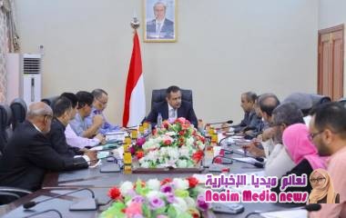رئيس الوزراء يوجه بتوفير فرص عمل للشباب وإحالة جزء من الموظفين إلى التقاعد