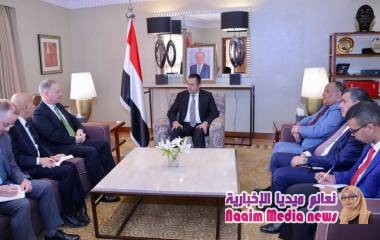رئيس الوزراء يلتقي السفير الأمريكي لدى اليمن