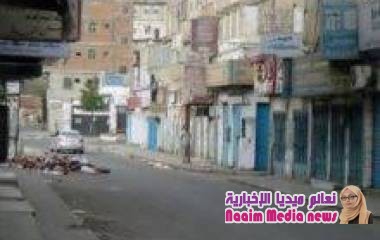 تجار #عدن يطالبون بالحماية من ابتزاز المسلحين وينفذون إضراب جزئي