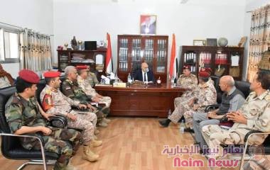 في لقاء له بالقادة العسكريين.. محافظ تعز يشدد على اليقظة ورفع الجاهزية في الجبهات ضد الحوثي