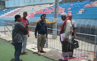 المخلافي يتفقد ملعب الشهداء بتعز ويوجه بصيانة مصارف مياة الأمطار