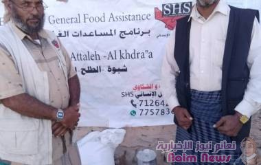 توزيع المساعدات الغذائية الشهرية بمديرية الطلح بشبوة.