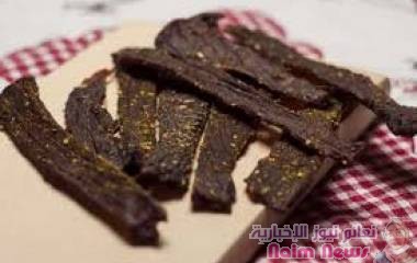 "القديد" .. عادة متوارثة لحفظ لحوم "العيد الكبير"