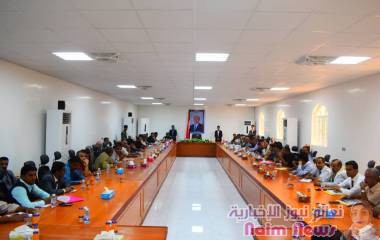 محافظ شبوة يوجه بتشكيل لجنة لحل اشكاليات المؤسسات التعليمية بالمحافظة.