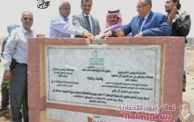 محافظ عدن يضع حجر الأساس لعدد من المشاريع التعليمية والرياضية