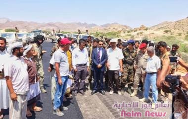 محافظ شبوة يدشن المرحلة الثانية من مشاريع تحسين أربعة شوارع في عتق