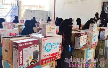 تسليم منح التمكين الاقتصادي 25مستفيدة بمديرية عتق بشبوة