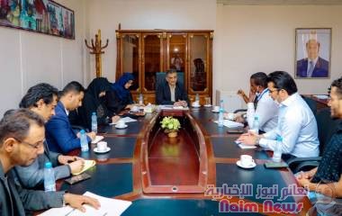 محافظ عدن يلتقي مدير منظمة الإغاثة الدولية ويشدد على ضرورة تنظيم عملية النزوح إلى العاصمة 