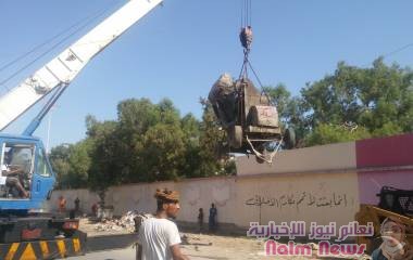 حملة الازاله للعوائق والمخالفات والتعديات مستمره في يومها الثالث في حي السنافر والتسعين  بمنصورة عدن