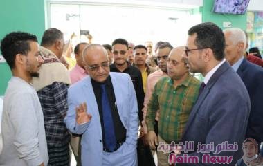 مدير عام مكتب الصحة بتعز يفتتح مجموعة صيدليات نشوان فارمسي في المدينة 