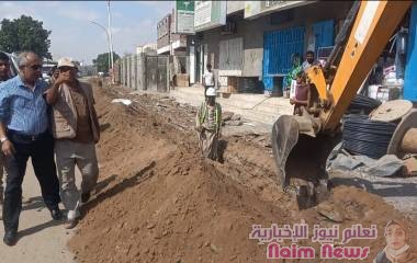 *مدير عام البريقة يدشن العمل في مشروع إعادة تأهيل شبكة المياه لمنطقة بئر أحمد القديمة*