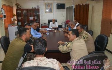 اجتماع برئاسة منيعم يناقش آلية عمل تنظيم أسواق وشوارع مديرية صيرة بعدن