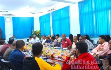 الوكيل عبدون يناقش التصورات الأولية لاقامة الملتقى التربوي الأول للمعلمين المتقاعدين بحضرموت  