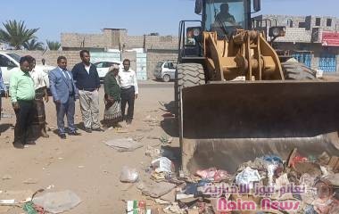 خلال تدشينه حملة نظافة في منطقة بئر أحمد.. *مدير البريقة يؤكد أهمية تنفيذ حملات النظافة للحفاظ على المظهر الجمالي والوضع البيئي*