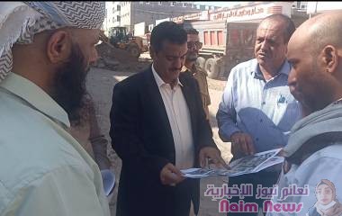 خلال تدشينه مشروع إعادة تأهيل عدد من الشوارع.. *مدير عام المنصورة يشيد بدور القطاع الخاص المساند لجهود السلطة المحلية بالمديرية