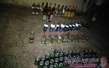 شرطة الدوريات وأمن الطرق في محافظة تعز بالتمركز الامنى بمدخل مديرية الشمايتين تضبط كمية من الخمور والحشيش وتلقي القبض على عدد من أفراد العصابة التي تعمل بتهريبها .