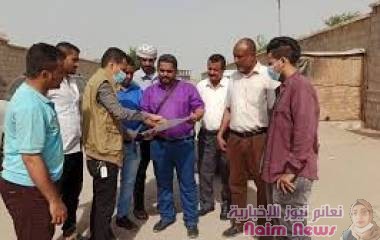 بكلفة " 50 " ألف دولار.. *مدير عام البريقة يدشن مشروع الإصحاح البيئي في مخيم النازحين بمدينة الشعب