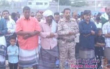 محافظ أبين يشارك المصلين صلاة عيد الأضحى بزنجبار