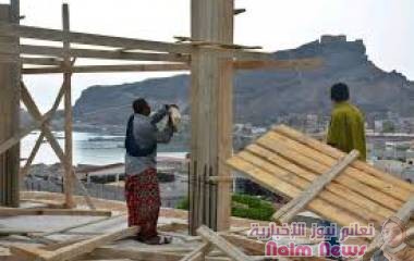 عدن .. قيادة مديرية صيرة تزيل بناء مخالف وتطلع على سير العمل بالأحوال المدنية