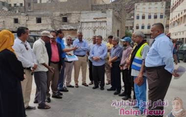 بحضور ممثلي المحافظة والجهات الداعمة:  تسليم موقع مشروع  تصريف مياه الامطار بمنطقة المرسابة للشركة المنفذة 