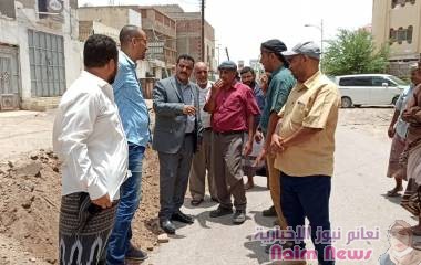 بكلفة أكثر ( 16 ) مليون ريال.. *مدير عام المنصورة يدشن مشروع تقوية ضخ المياه بمخطط الكثيري*