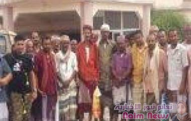 عمال وموظفي كهرباء لحج ينفذون اضراب بسبب توقيف مستحقاتهم من قبل السلطة المحلية