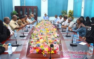 الوكيلُ عبدون يناقشُ إنجاز تقارير اللجان المكلفة بعملية تجديد عقود المتعاقدين في القطاع التربوي والتعليمي على مستوى المحافظة