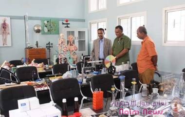 وكيل أول الوزارة  مدير تربية حضرموت يفتتح مختبراً علمياً ويتفقذ سير الدراسة بمدرستي وادي حمم واللصب للتعليم الأساسي بمديرية أرياف المكلا