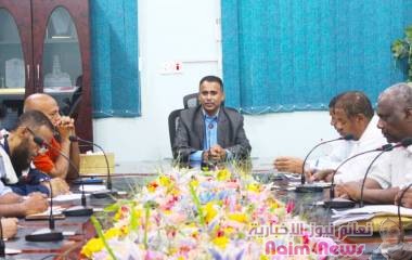 الوكيل عبدون يترأس لقاء للإدارات المدرسية بالمجمعات التعليمية والمدارس الثانوية بالمكلا   .