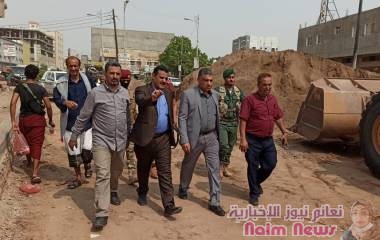 خلال تفقده مشروع إعادة تأهيل وسفلتة شارع الكثيري بالمديرية.. *القائم بأعمال محافظ عدن يشيد بدور القطاع الخاص على مساندته جهود قيادة السلطة المحلية بمديرية المنصورة*