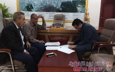 مدير عام المنصورة يوقع إتفاقية لتنفيذ ( 4 ) مشاريع لإعادة تأهيل بعض خطوط الصرف الصحي بالمديرية*