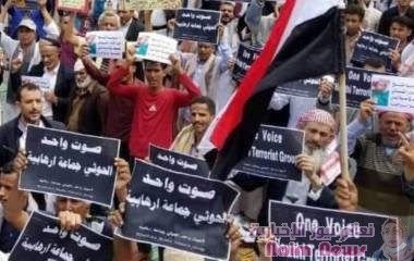 طالب عدد من أعضاء الكونغرس الأمريكي، بإعادة وضع مليشيات الحوثي الإنقلابية على قائمة الإرهاب.