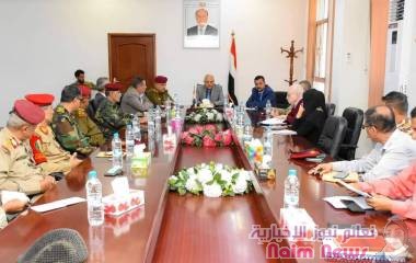 اجتماع يناقش الاوضاع الخدمية والتطورات العسكرية بتعز