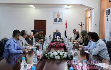 عدن.. مدير صيرة يناقش سير عمل مشاريع الاشغال العامة بالمديرية