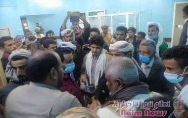 المحافظ ابن الوزير يزور جرحى هجوم معسكر خمومة في شبوة