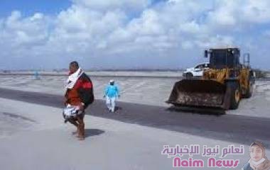 بتوجيهات من المحافظ.. صندوق نظافة أبين ينفذ الحملة السابعة لإزالة الكثبان الرملية من خط عدن _ أبين.