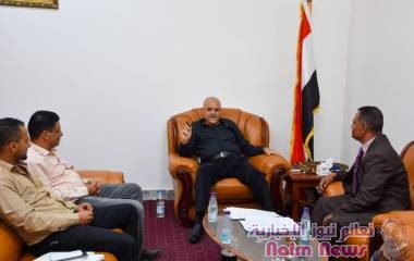 محافظ تعز يناقش مع لجنة وزارة الادارة المحلية تحصيل وتوريد الموارد الى البنك المركزي 