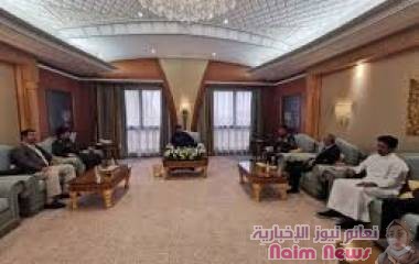 نائب رئيس مجلس القيادة الرئاسي يلتقي وزير الداخلية وعددا من القيادات الامنية