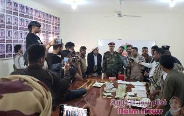 تسليم كمية من الذهب، وعشرات الالاف من الدولارات، ومئات الالاف بالعملة اليمنية، وبصائر ووثائق خاصة بعقارات وغيرها، لمالكها الحاج عبدالدئم العمري