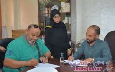 عدن .. مدير مديرية صيرة يوقع اتفاقيتي مشروعي رصف وتصريف مياه الأمطار ولوحات أسماء الشوارع بالمديرية