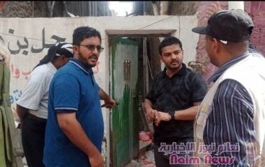 بتكلفة ( 39 ) ألف دولار.. *مدير عام الشيخ عثمان يسلم مشروع إعادة تأهيل الممرات الخلفية بقسمي ( B ، C ) للجهة المنفذة