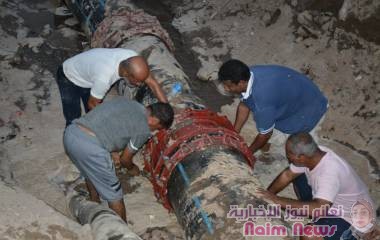 فرق تابعة لمياه عدن تنهي أعمال اصلاح خط المياه الرئيسي الممون لمديرية خورمكسر