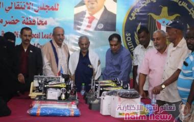 إدارة الشؤون الاجتماعية بتنفيذية انتقالي حضرموت توفر مكائن خياطة لافتتاح مشغل تعليمي في بروم ميفع