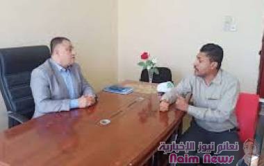 أمين محلي أبين يناقش مع ضابط المشاريع سير تنفيذ مشاريع خدمية بالعاصمة زنجبار