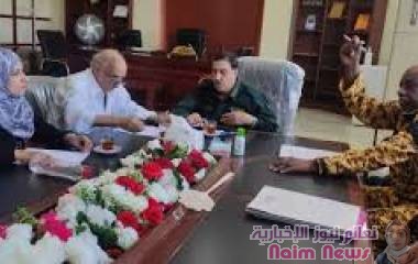 البالغ تكلفته ( 83 ) ألف دولار.. مدير عام المنصورة يتسلم مشروع إعادة تأهيل الممرات الخلفية في بلوك ( 50 ) من الجهة المنفذة