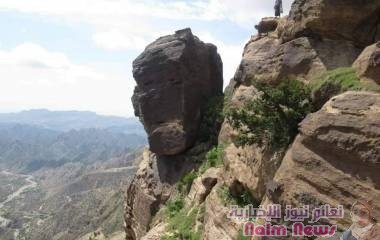 تعز| هيئة المساحة الجيولوجية والثروات المعدنية_عدن تحذر من إحتمالية إنهيارات الكتل الصخرية في قرية القريشة مديرية الشماييتن جنوب محافظة تعز. 