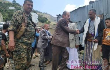 مدير فرع الأمن السياسي بتعز يزور اسرة الشهيد الرائد عدنان المحيا ويقدم واجب العزاء.