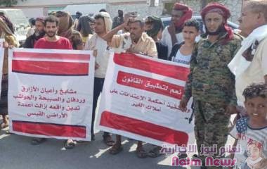 ناشد محسن مثنى القيسي الرئيس القائد عيدروس الزبيدي بالنظر لحل قضيتهم و اعادة ماتم هدمه  